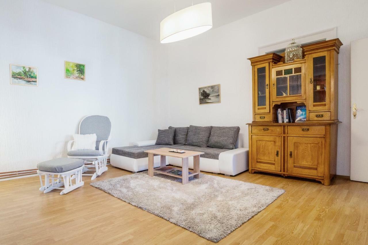 Apartment Tri Mudraca Karanac Екстер'єр фото
